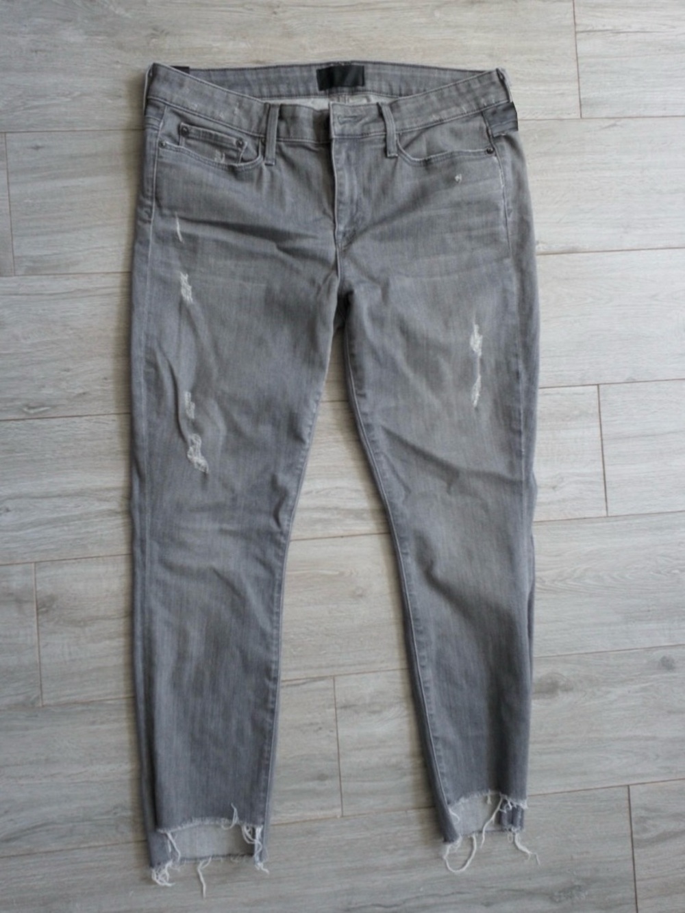 Vince DYLAN Gray Distressed Ankle Jeans Size 30 Women’s